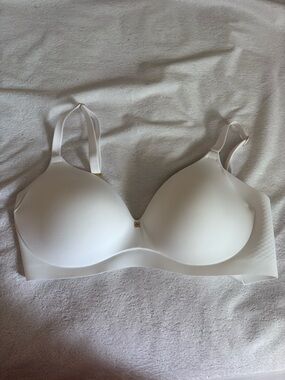 Honeylove White Seamless T-Shirt Bra with Gold Accent